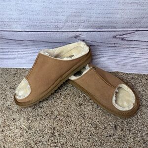 NEVER WORN WITHOUT BOX Ugg open toed fuzzy slippers/slides